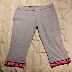UNDER ARMOR TRAINING, CAPRI GRAY LEGGINGS POWER PINK SIZE LG.